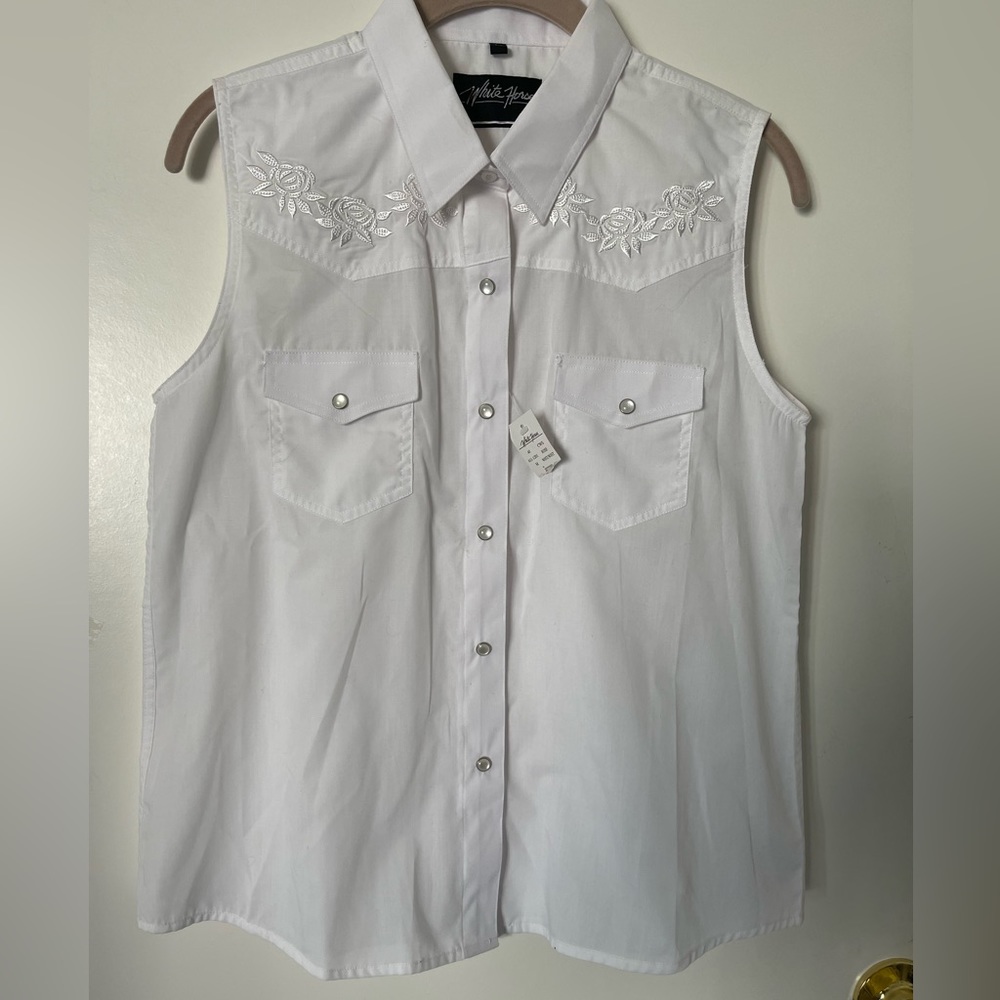 NWT White Horse Embroidered Western Floral Design Short Sleeve Shirt Size M